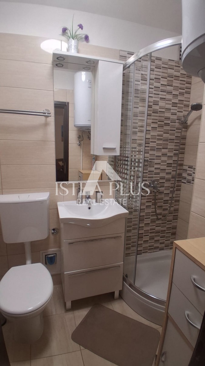 OCCASIONE! Červar-Porat, Appartamento al 1° piano, 150 M DAL MARE