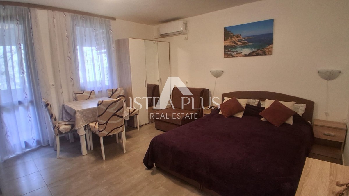 OCCASIONE! Červar-Porat, Appartamento al 1° piano, 150 M DAL MARE