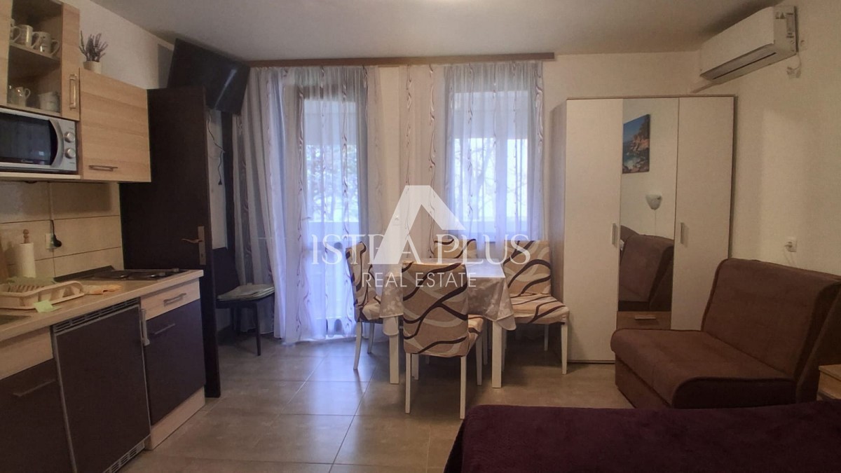 OCCASIONE! Červar-Porat, Appartamento al 1° piano, 150 M DAL MARE