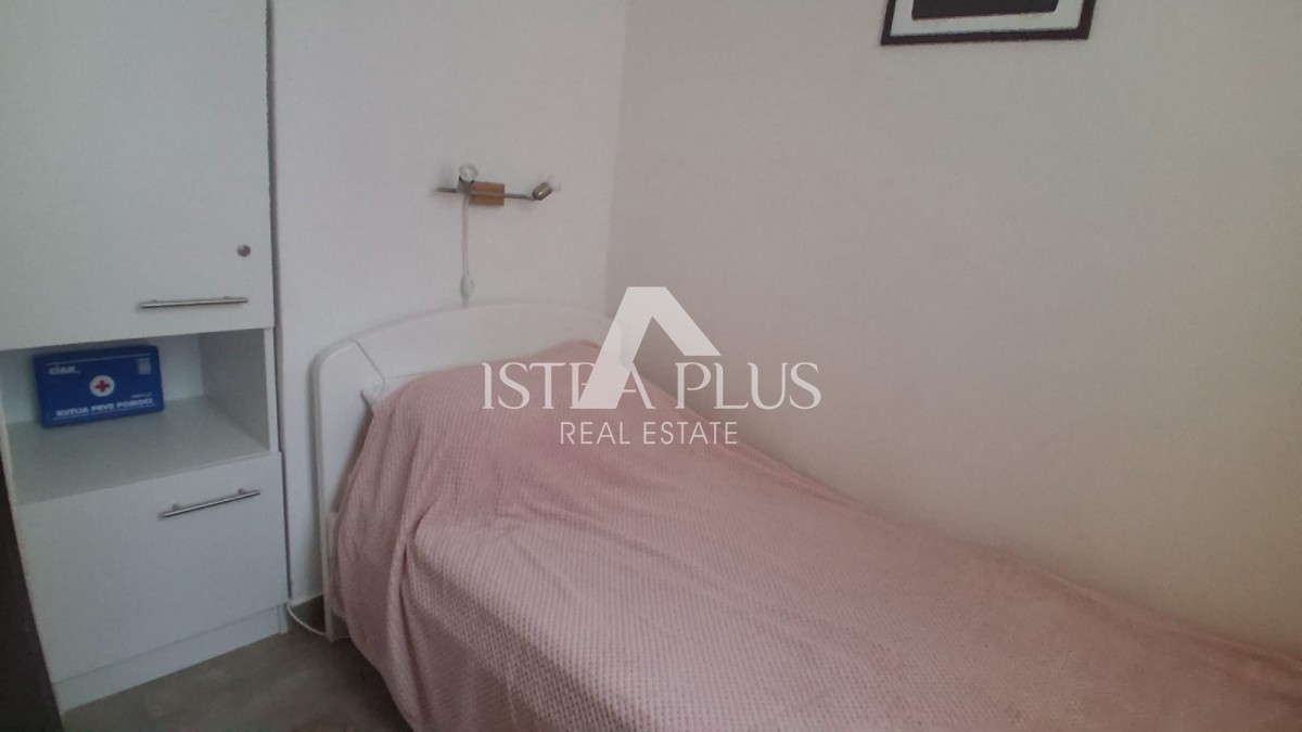 OCCASIONE! Červar-Porat, Appartamento al 1° piano, 150 M DAL MARE