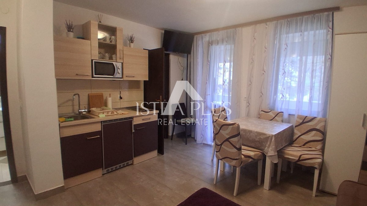 OCCASIONE! Červar-Porat, Appartamento al 1° piano, 150 M DAL MARE