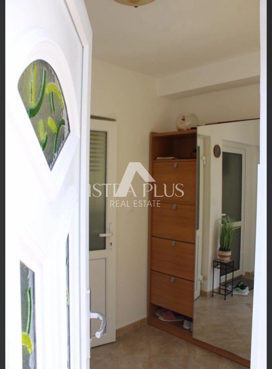 Istria, Parenzo 2 km - Casa familiare ristrutturata in un ambiente tranquillo, vicino al mare