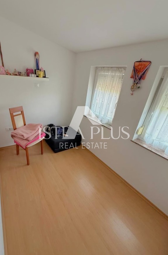 Istria, Parenzo 2 km - Casa familiare ristrutturata in un ambiente tranquillo, vicino al mare