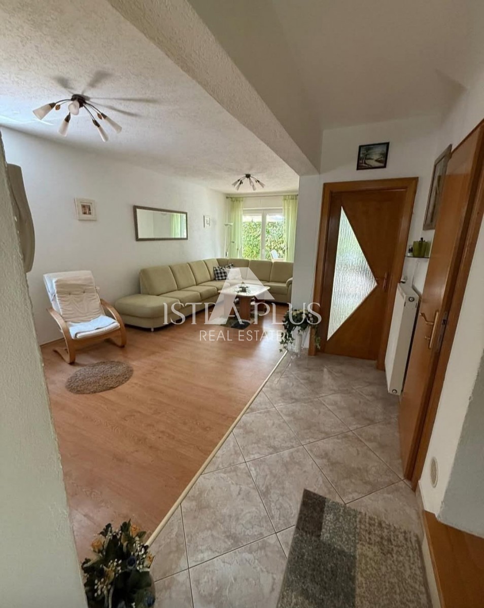 Istria, Parenzo 2 km - Casa familiare ristrutturata in un ambiente tranquillo, vicino al mare