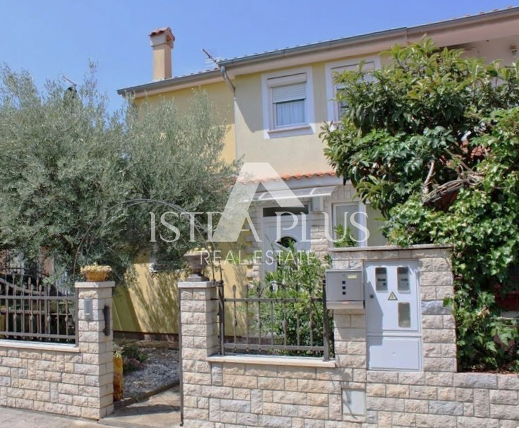 Istria, Parenzo 2 km - Casa familiare ristrutturata in un ambiente tranquillo, vicino al mare