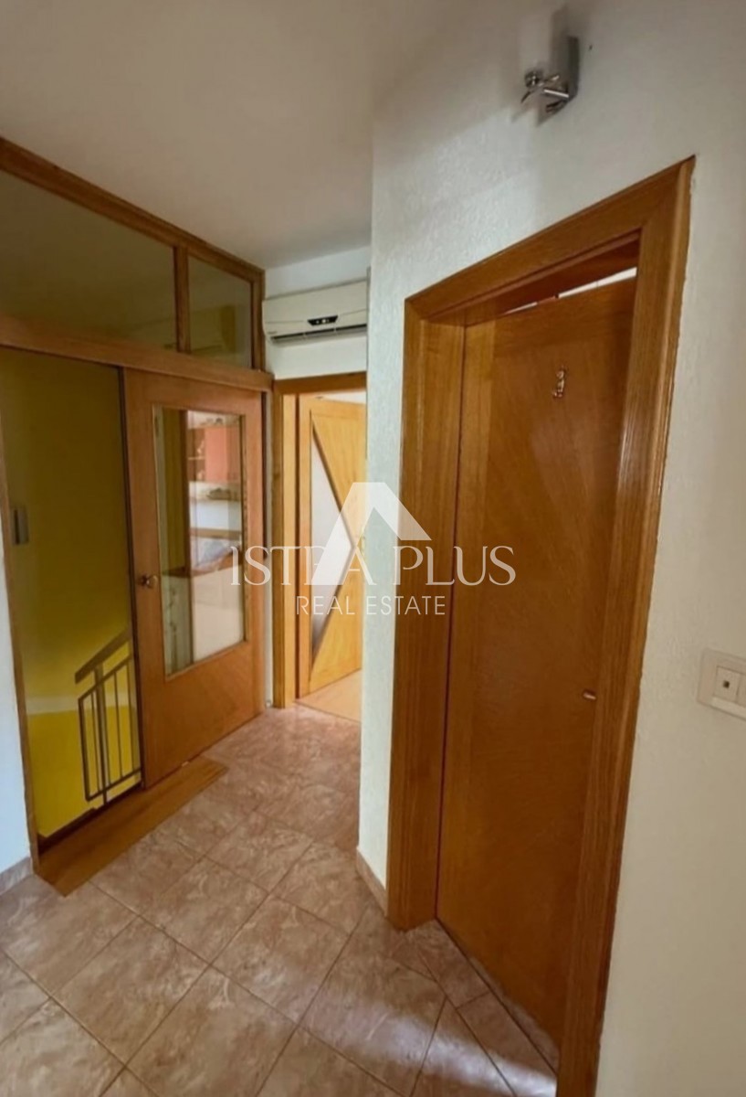 Istria, Parenzo 2 km - Casa familiare ristrutturata in un ambiente tranquillo, vicino al mare