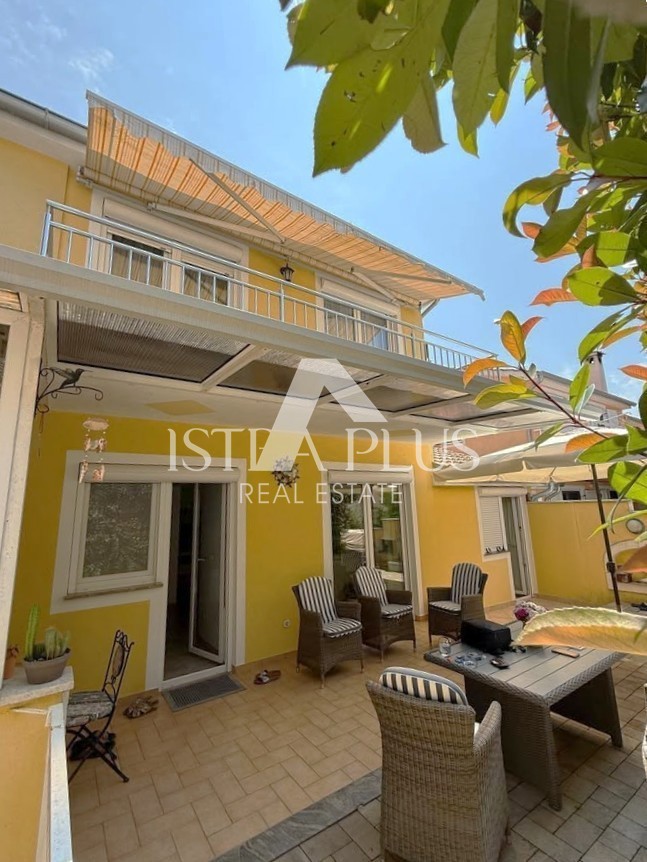 Istria, Parenzo 2 km - Casa familiare ristrutturata in un ambiente tranquillo, vicino al mare