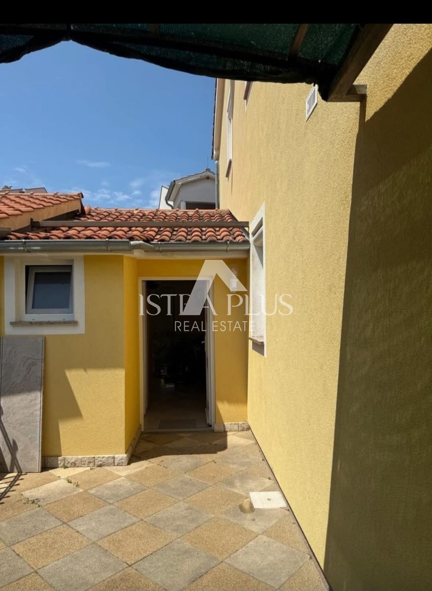 Istria, Parenzo 2 km - Casa familiare ristrutturata in un ambiente tranquillo, vicino al mare