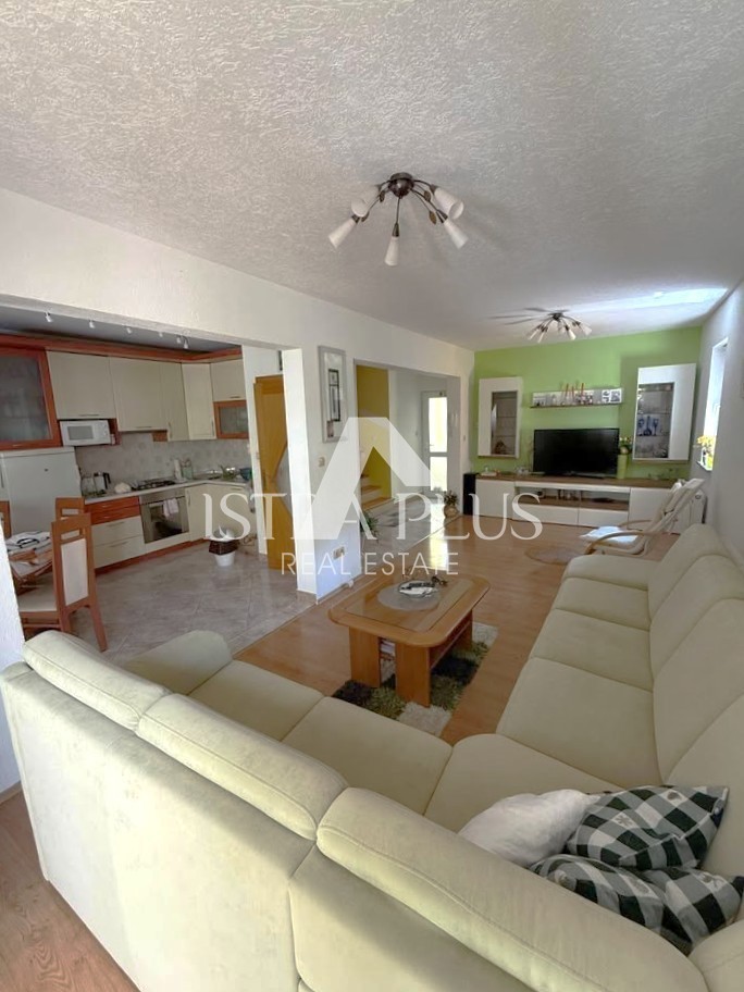 Istria, Parenzo 2 km - Casa familiare ristrutturata in un ambiente tranquillo, vicino al mare