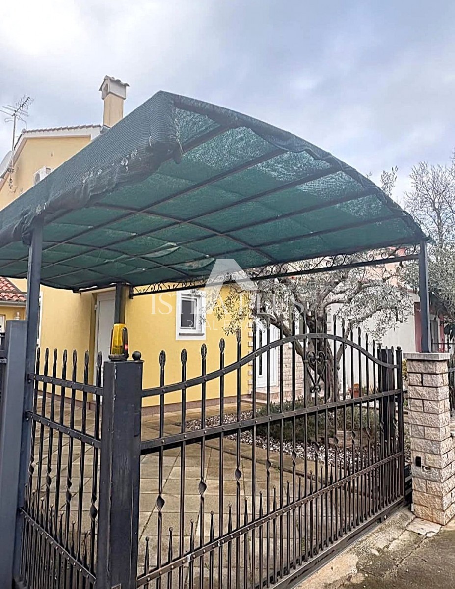 Istria, Parenzo 2 km - Casa familiare ristrutturata in un ambiente tranquillo, vicino al mare