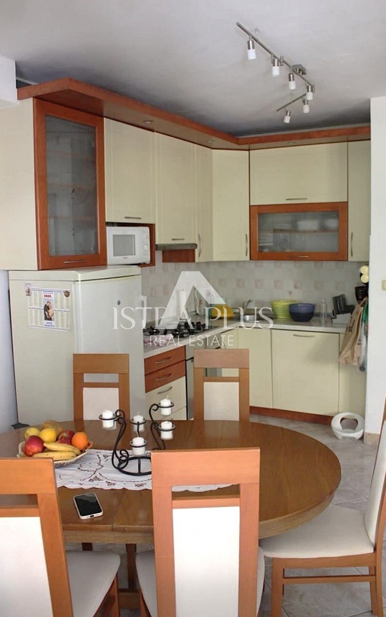 Istria, Parenzo 2 km - Casa familiare ristrutturata in un ambiente tranquillo, vicino al mare