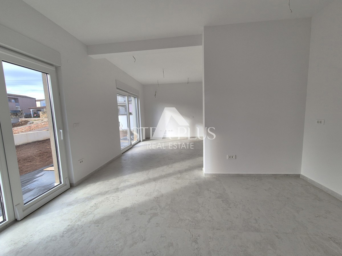 Istria, zona Parenzo a 2 km dal mare - Appartamento al piano terra 88m2 con giardino - NUOVA COSTRUZIONE