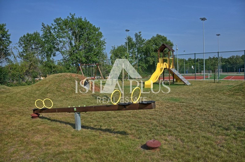 Esclusiva villa in pietra con piscina e campi sportivi!