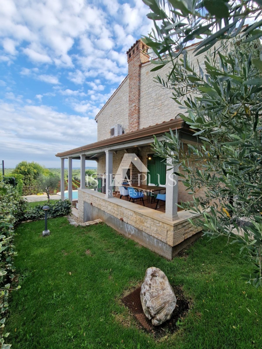 Autentica villa in pietra ai margini del luogo VISTA MARE !!