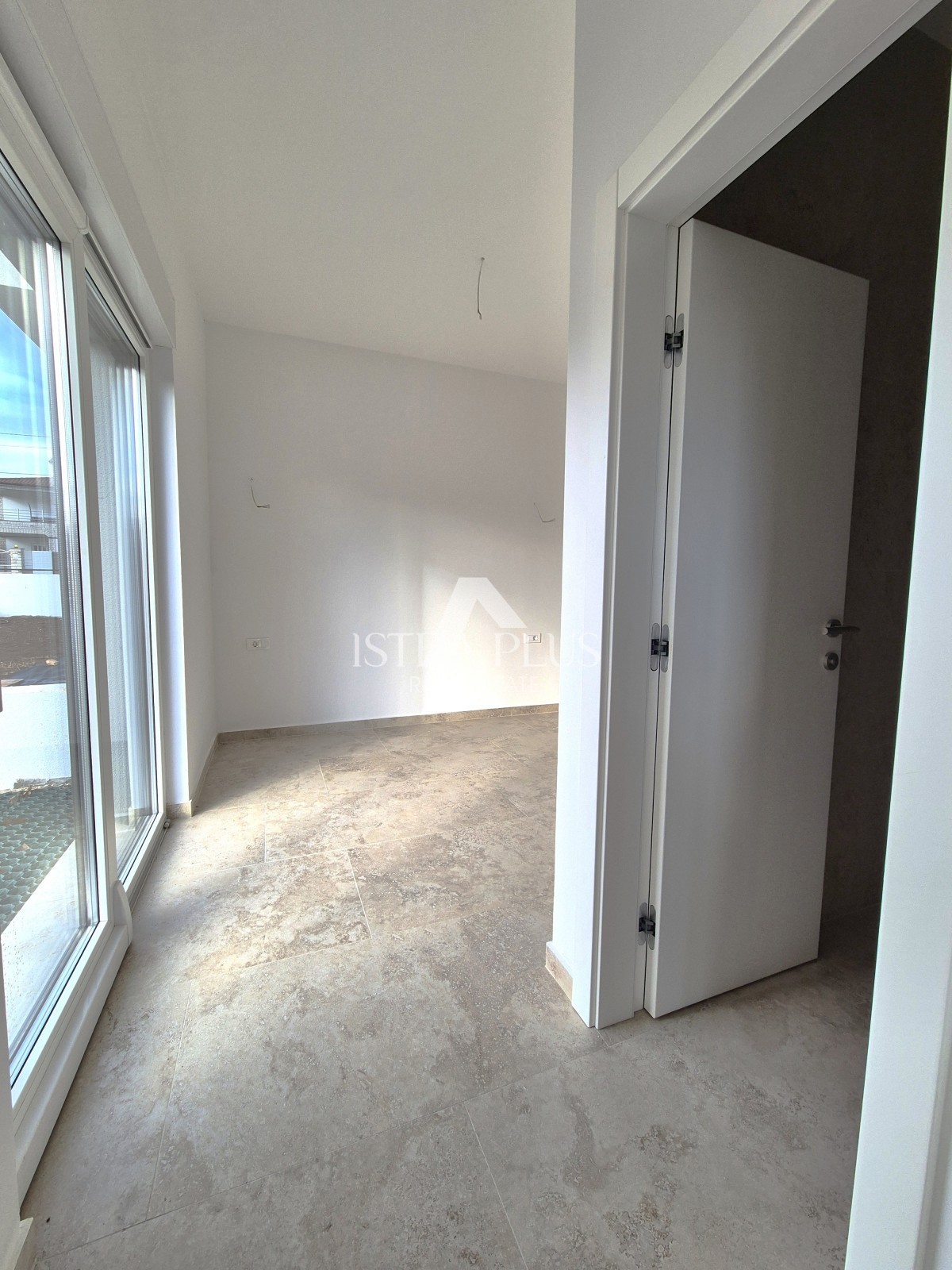 Appartamento al piano terra con cortile, nuova costruzione a 2 km dal mare!!