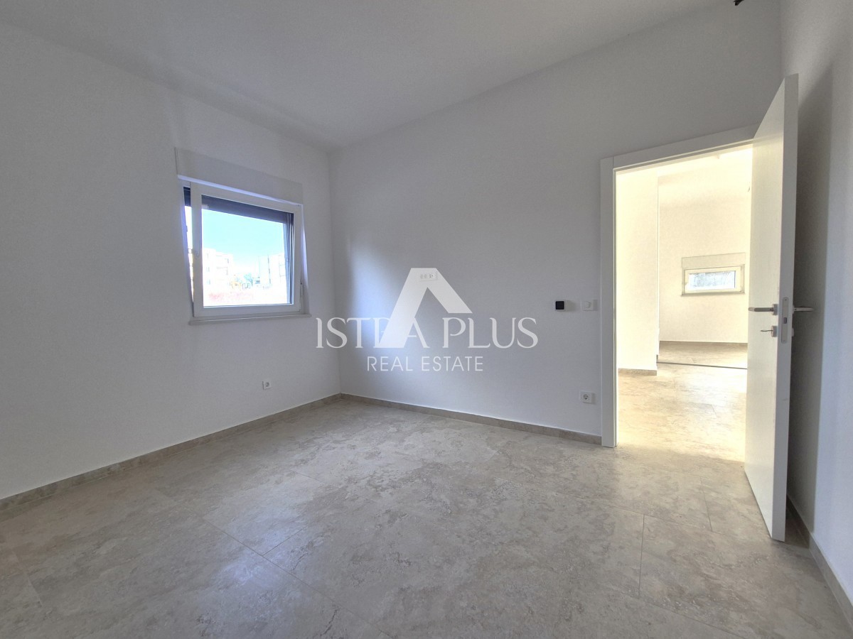 Appartamento al piano terra con cortile, nuova costruzione a 2 km dal mare!!