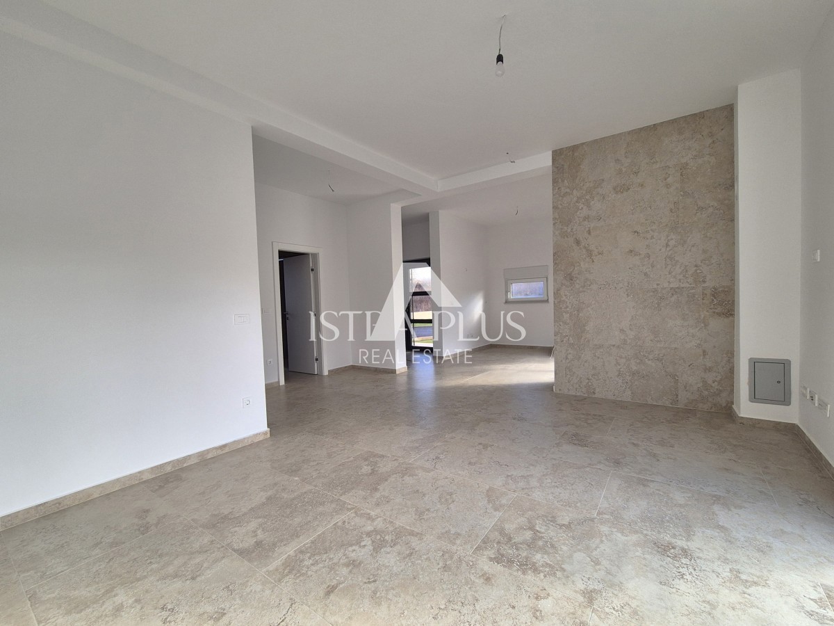 Appartamento al piano terra con cortile, nuova costruzione a 2 km dal mare!!