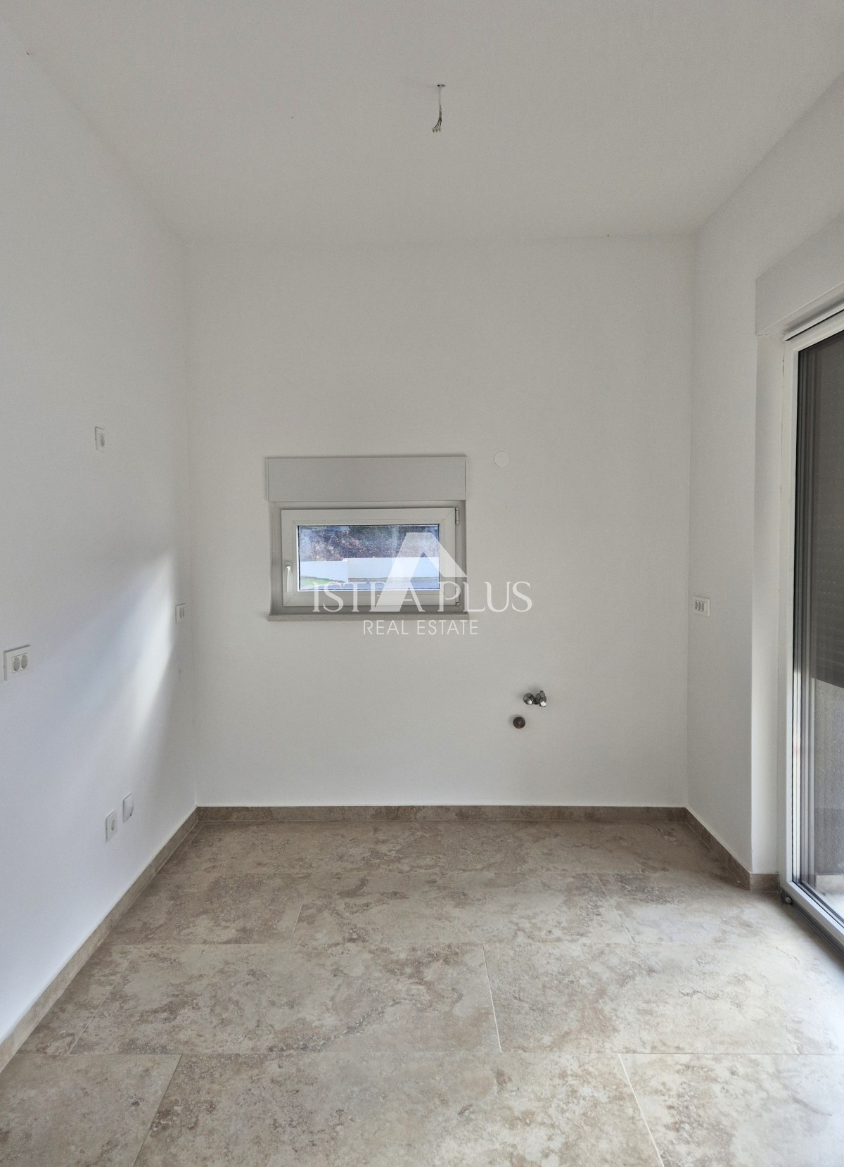 Appartamento al piano terra con cortile, nuova costruzione a 2 km dal mare!!