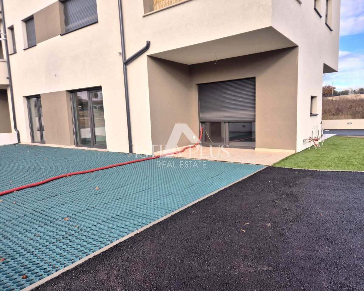 Appartamento al piano terra con cortile, nuova costruzione a 2 km dal mare!!