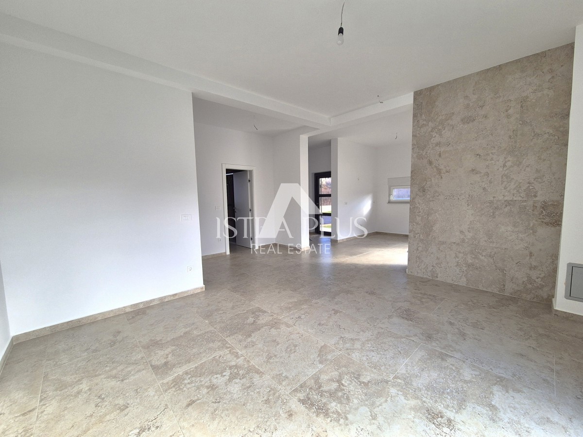 Appartamento al piano terra con cortile, nuova costruzione a 2 km dal mare!!