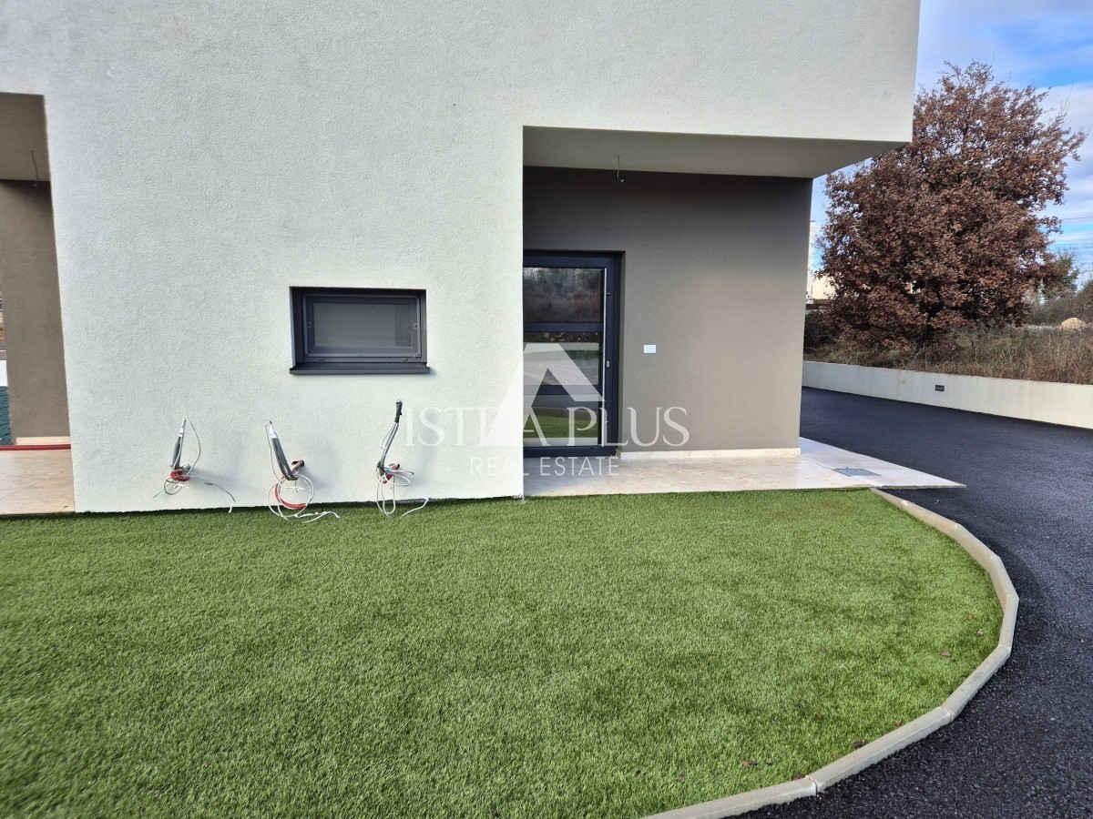 Appartamento al piano terra con cortile, nuova costruzione a 2 km dal mare!!