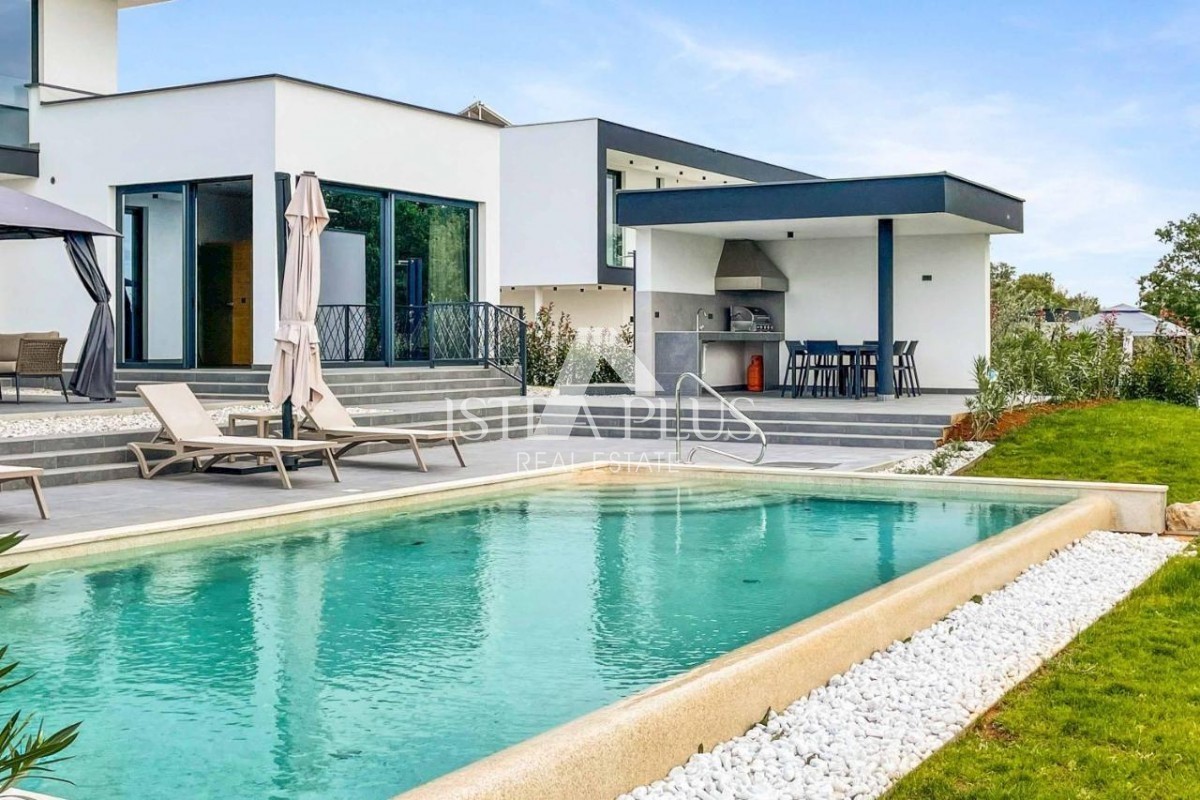 Villa di lusso con piscina in una bella posizione tranquilla - vicino a Parenzo