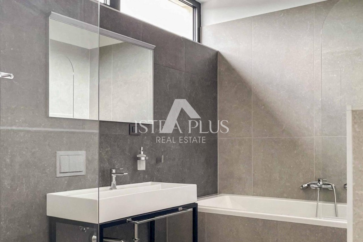 Villa di lusso con piscina in una bella posizione tranquilla - vicino a Parenzo