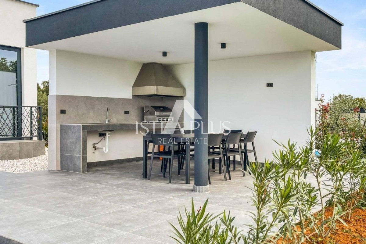 Villa di lusso con piscina in una bella posizione tranquilla - vicino a Parenzo
