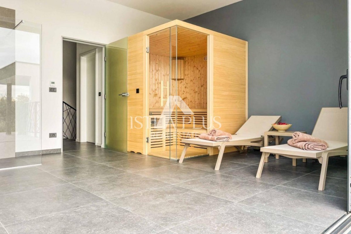 Villa di lusso con piscina in una bella posizione tranquilla - vicino a Parenzo