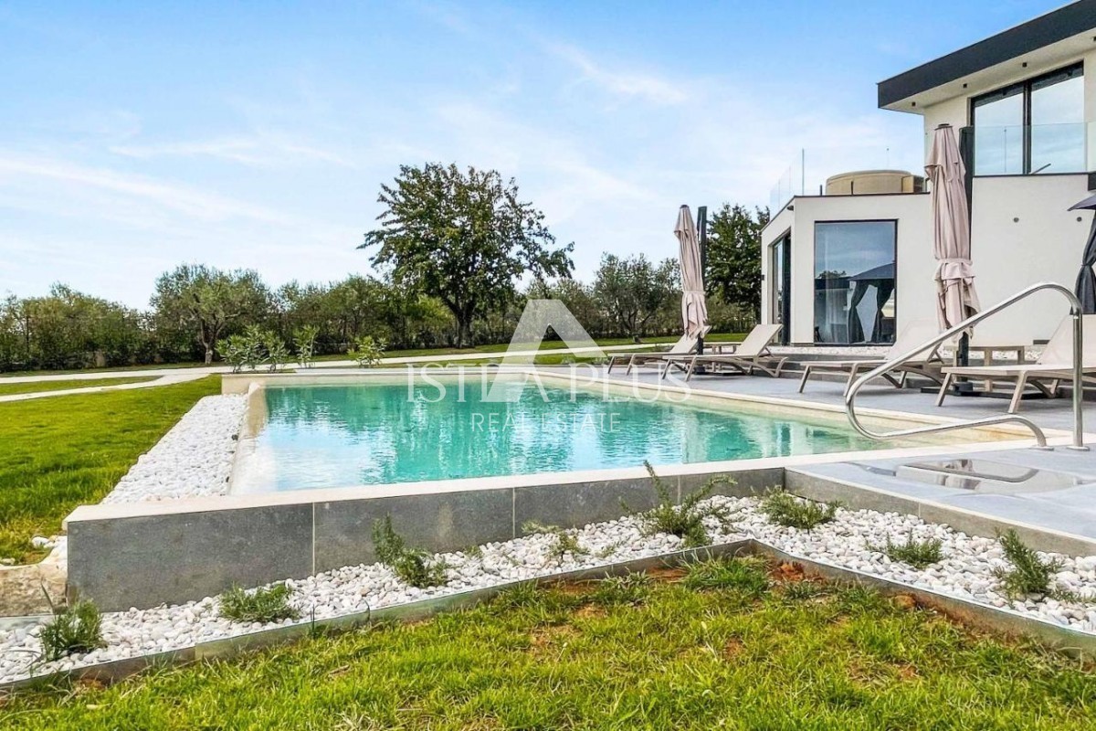 Villa di lusso con piscina in una bella posizione tranquilla - vicino a Parenzo