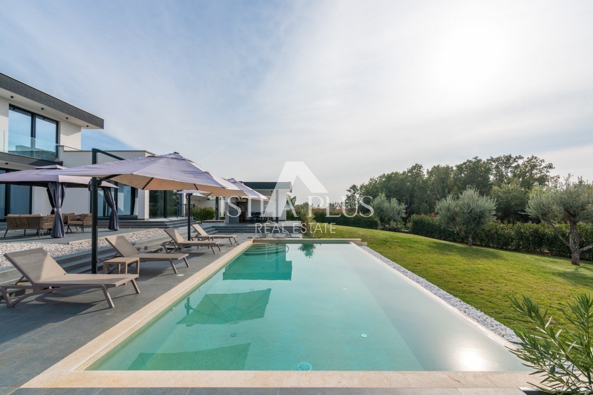 Villa di lusso con piscina in una bella posizione tranquilla - vicino a Parenzo