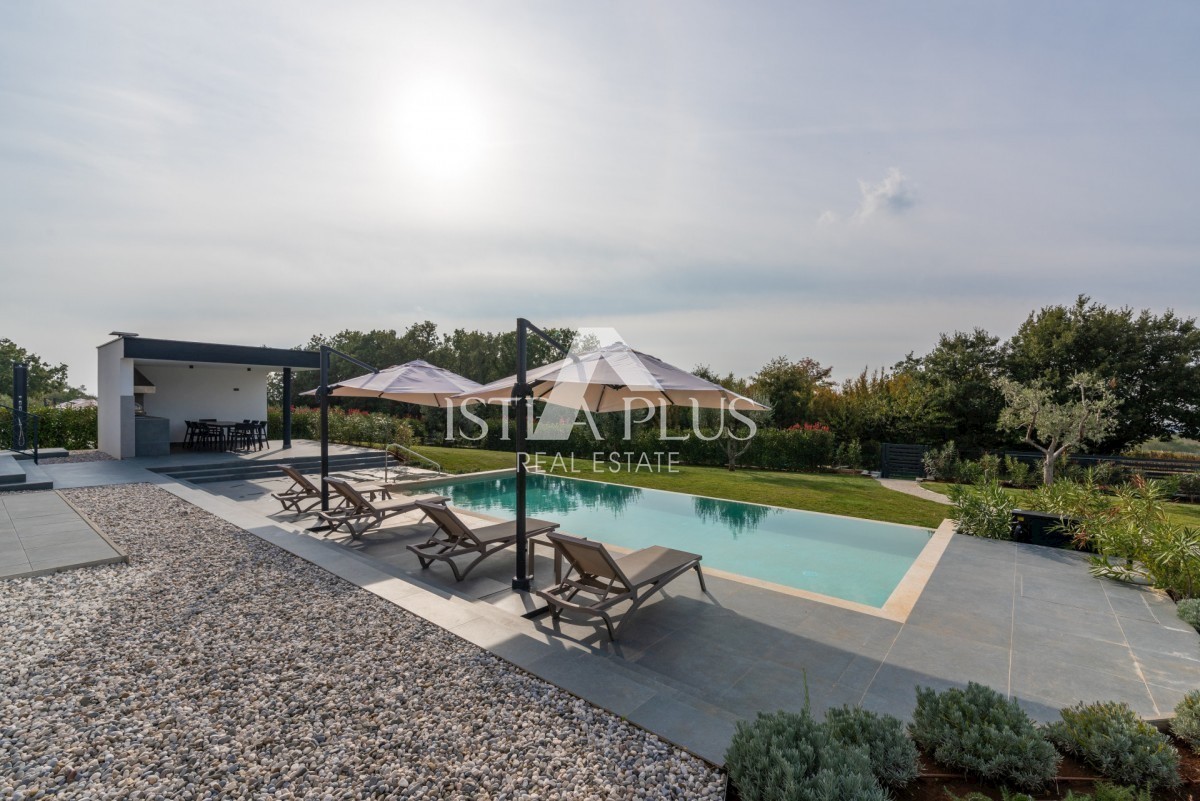 Villa di lusso con piscina in una bella posizione tranquilla - vicino a Parenzo