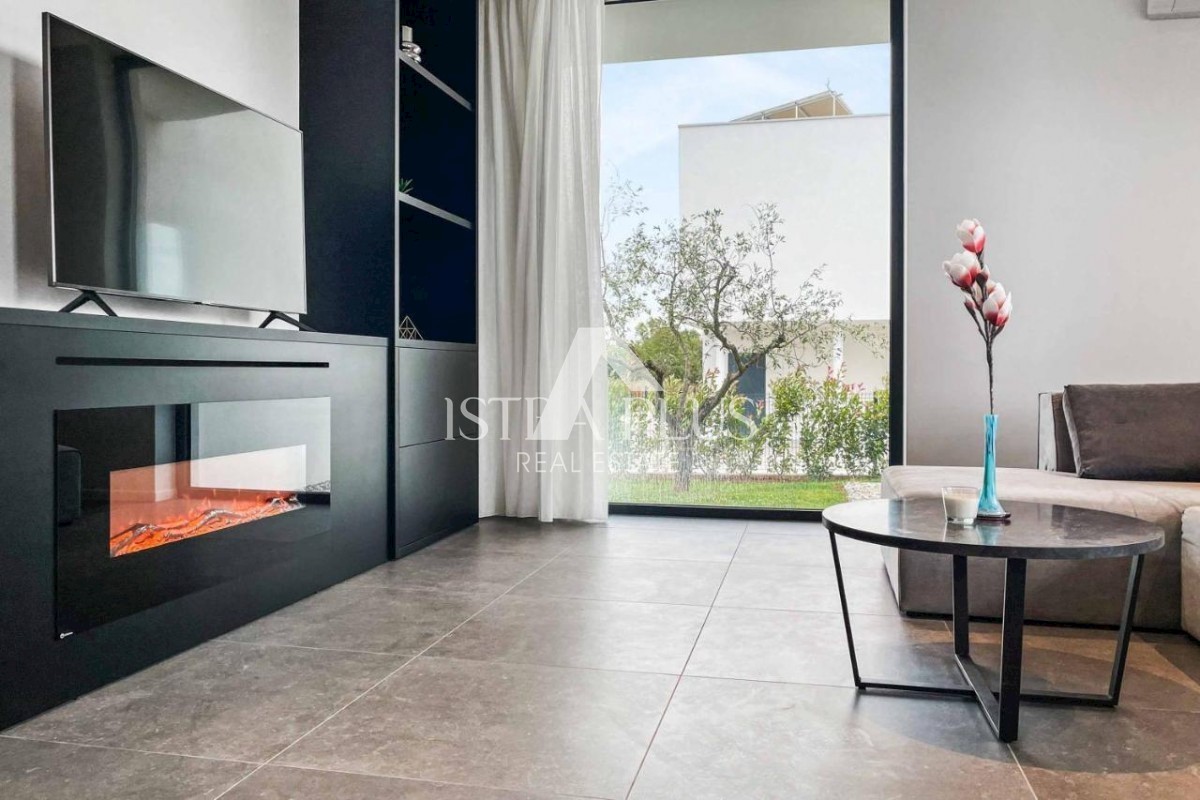 Villa di lusso con piscina in una bella posizione tranquilla - vicino a Parenzo