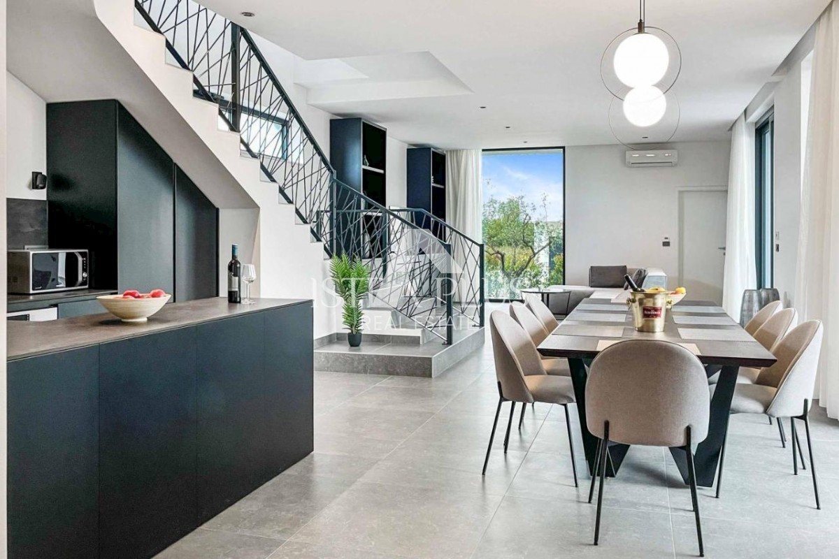 Villa di lusso con piscina in una bella posizione tranquilla - vicino a Parenzo