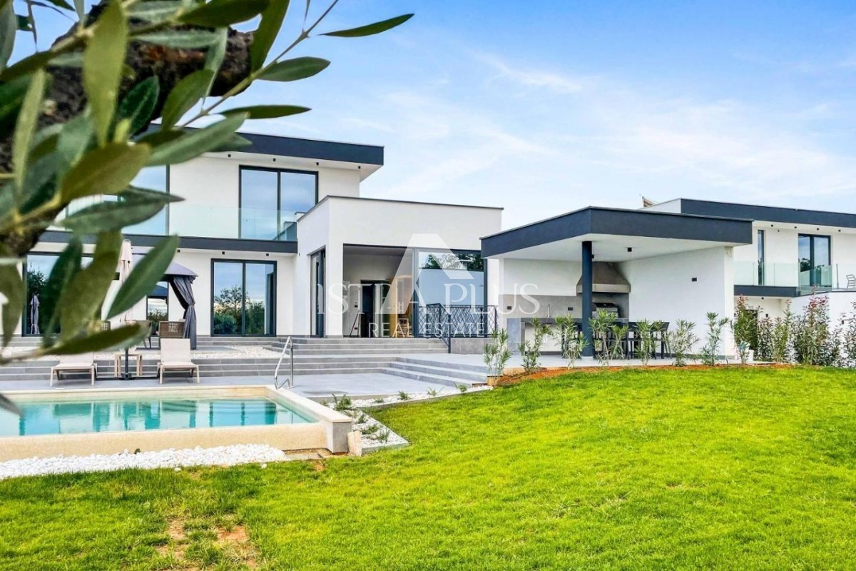 Villa di lusso con piscina in una bella posizione tranquilla - vicino a Parenzo