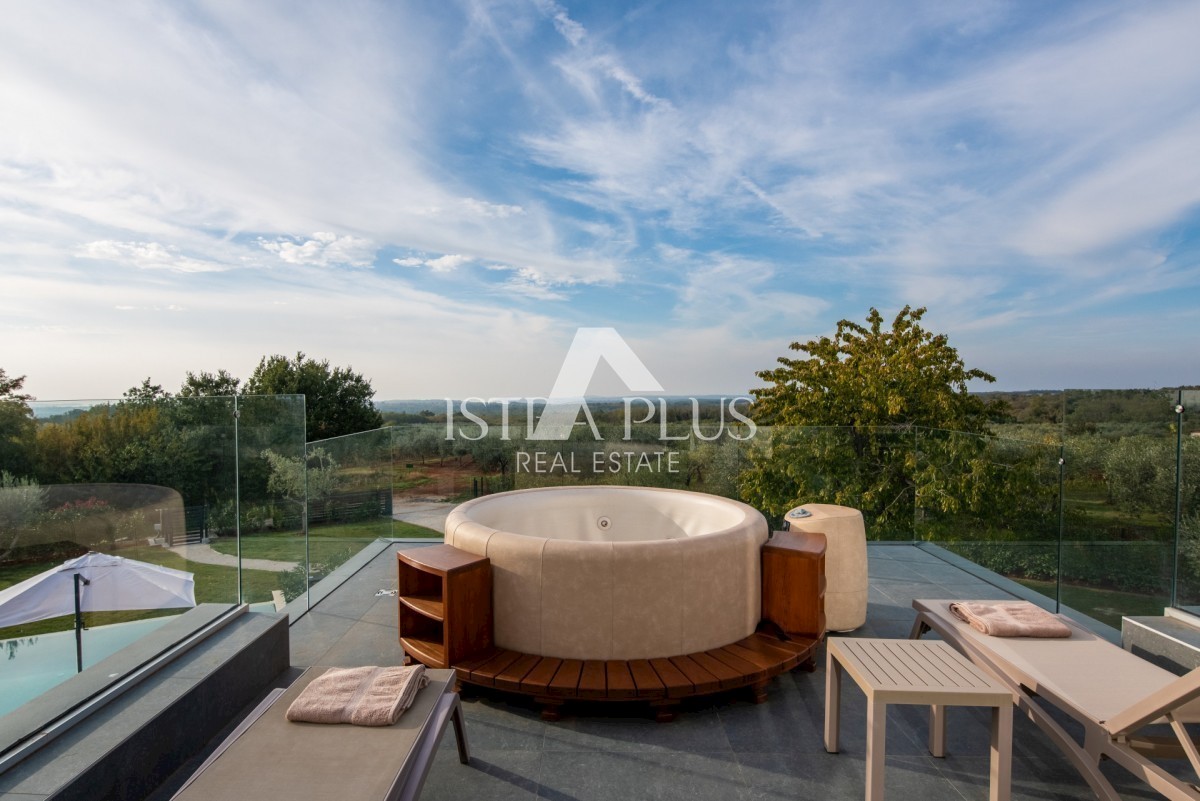 Villa di lusso con piscina in una bella posizione tranquilla - vicino a Parenzo