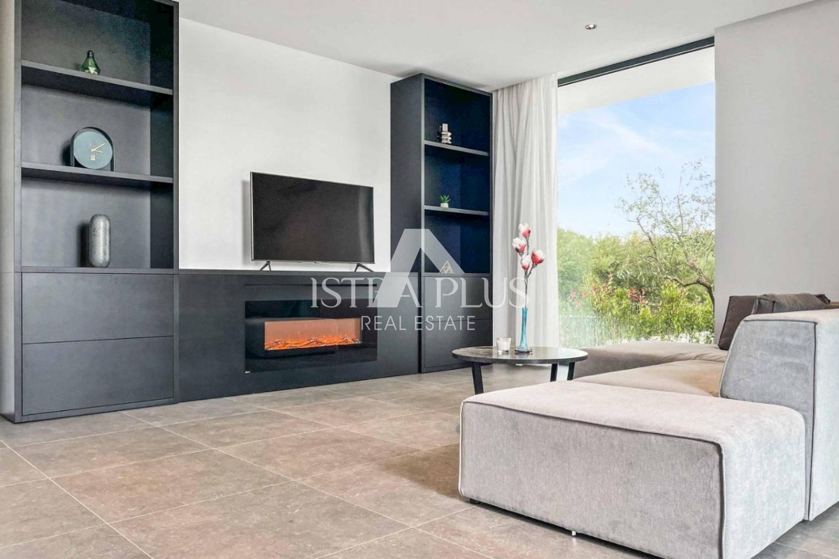 Villa di lusso con piscina in una bella posizione tranquilla - vicino a Parenzo