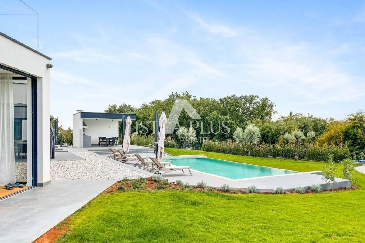 Villa di lusso con piscina in una bella posizione tranquilla - vicino a Parenzo