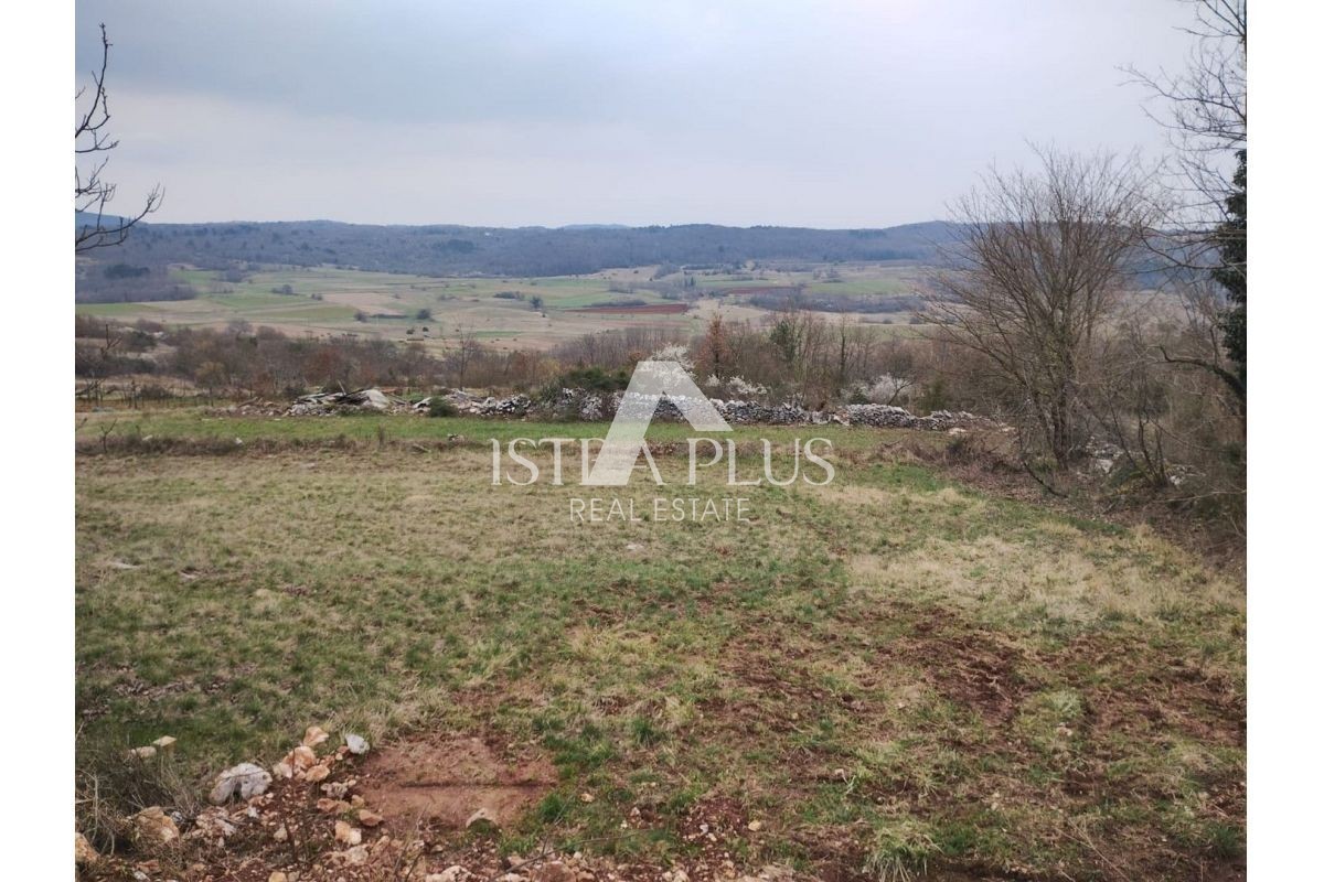 Grisignana, terreno edificabile 1153m2 con vista panoramica sulla natura