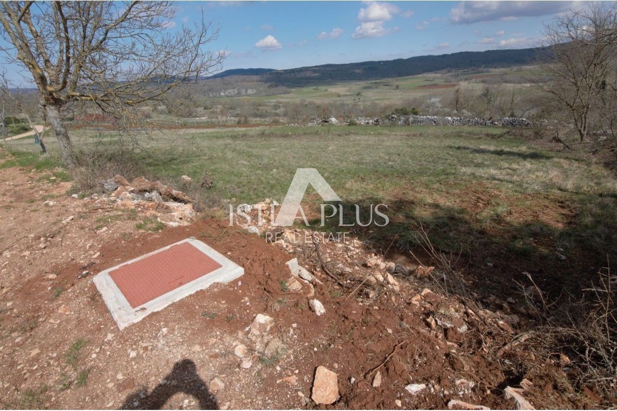 Grisignana, terreno edificabile 1153m2 con vista panoramica sulla natura