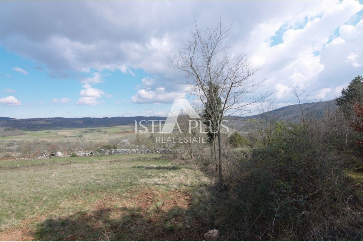 Grisignana, terreno edificabile 1153m2 con vista panoramica sulla natura