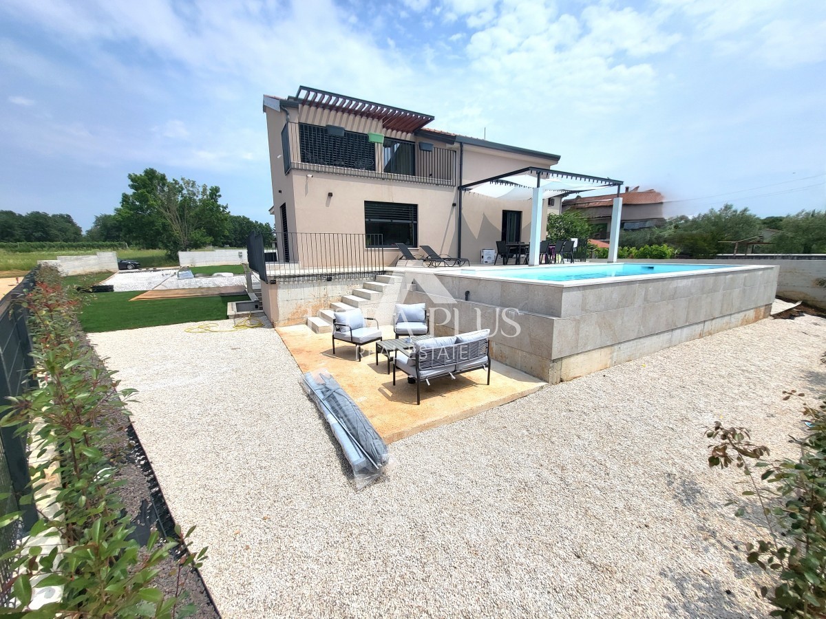 Casa con piscina, sauna, centro fitness e ampio giardino - vicino a Parenzo