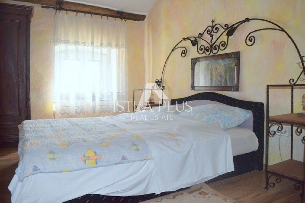 Tar, una casa in pietra con giardino e molto potenziale