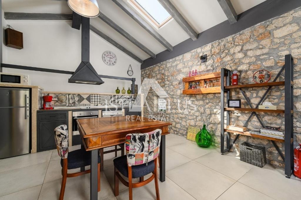 Istria, Parenzo Bellissima casa in pietra ristrutturata con bellissimi interni