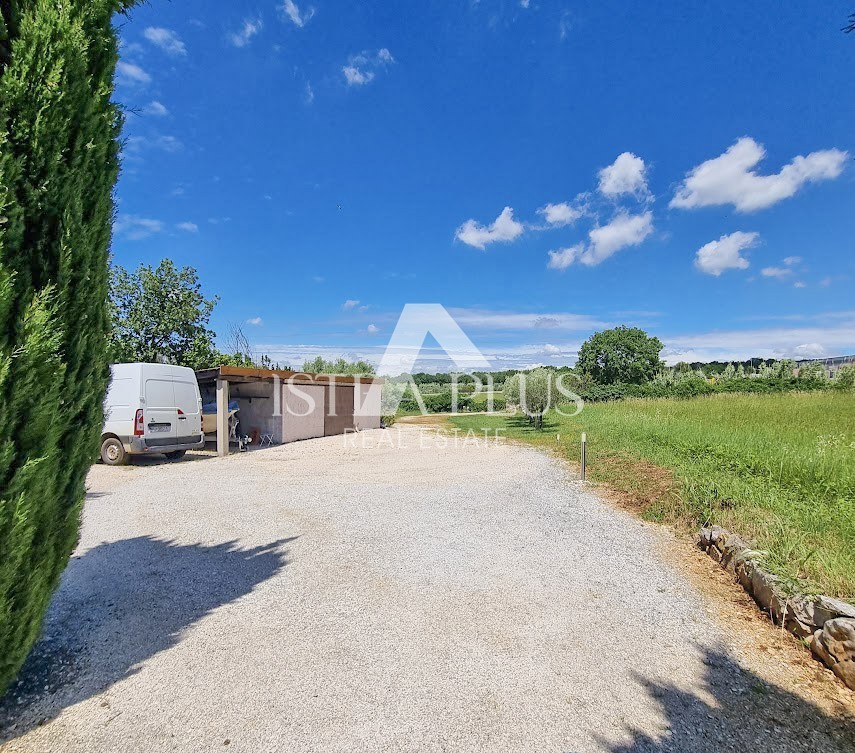 Istria, zona Parenzo - Casa indipendente con 2 appartamenti, cortile con piscina e VISTA MARE