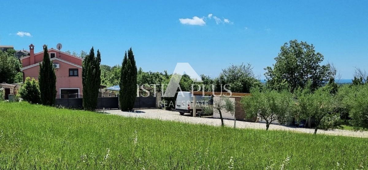 Istria, zona Parenzo - Casa indipendente con 2 appartamenti, cortile con piscina e VISTA MARE