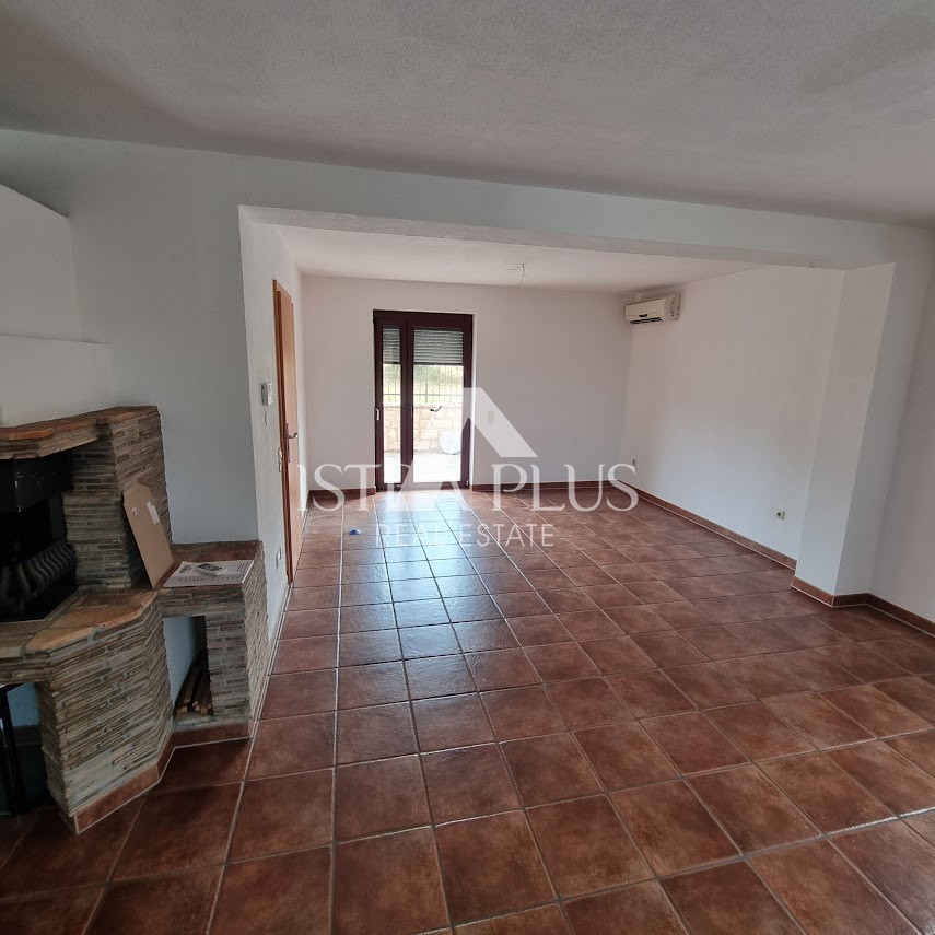 Istria, zona Parenzo - Casa indipendente con 2 appartamenti, cortile con piscina e VISTA MARE