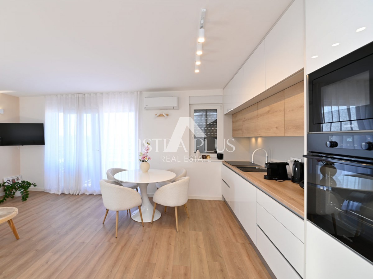 OPPORTUNITÀ!! ISTRIA, zona PARENZO - 2 appartamenti in un nuovo edificio con VISTA MARE!