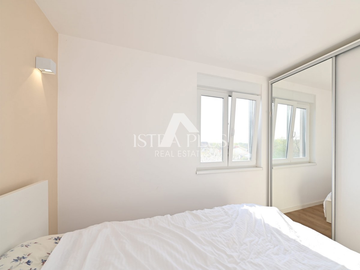 OPPORTUNITÀ!! ISTRIA, zona PARENZO - 2 appartamenti in un nuovo edificio con VISTA MARE!