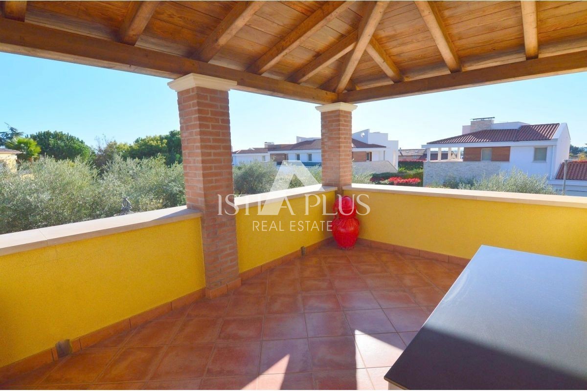 Tar-Vabriga, grazioso appartamento nella parte residenziale del paese, superficie 114m2